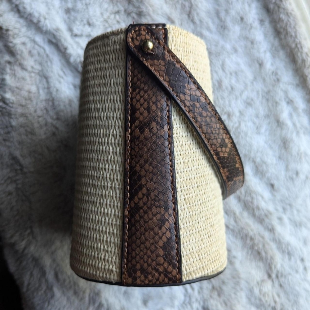 Beige and brown faux straw and snake print bucket bag - Picture 2 of 8